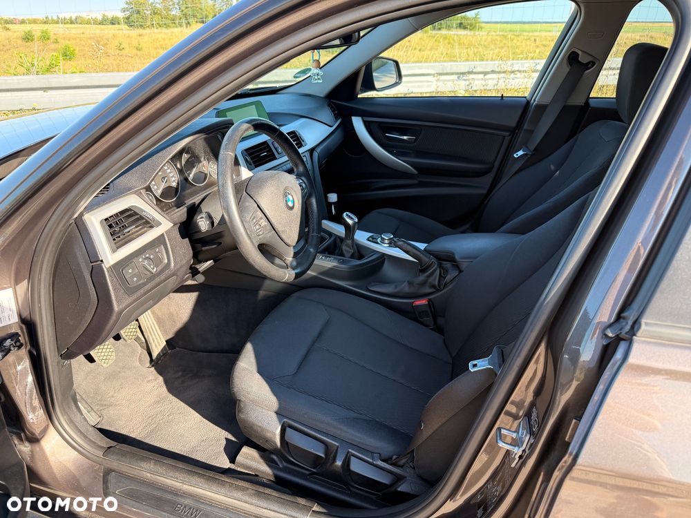 BMW Seria 3 320d - 27