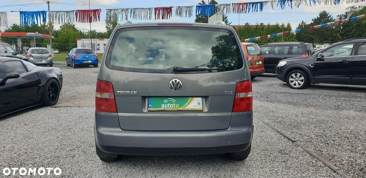 Volkswagen Touran - 15