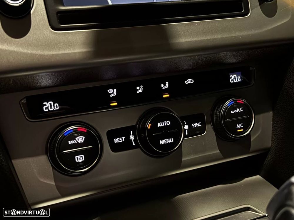 VW Passat Variant 1.6 TDI Confortline DSG - 29