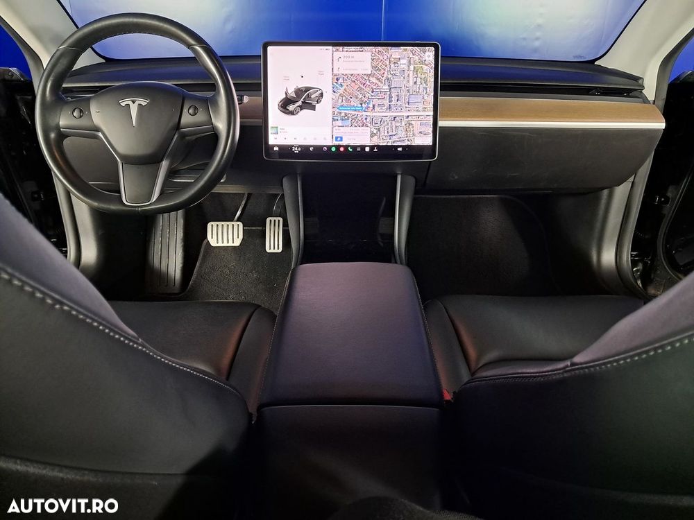 Tesla Model 3 - 12