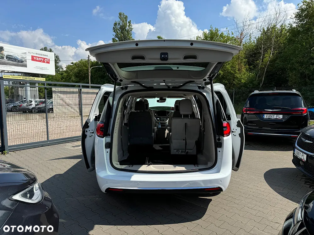 Chrysler Pacifica - 17