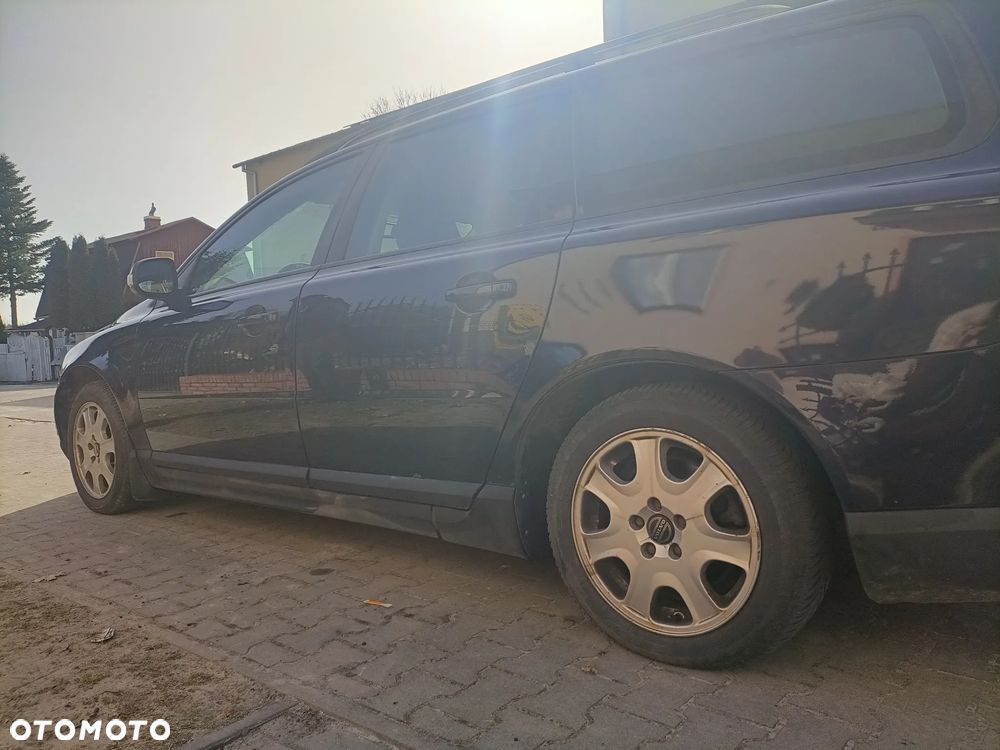 Volvo V70 2.5T Momentum - 2