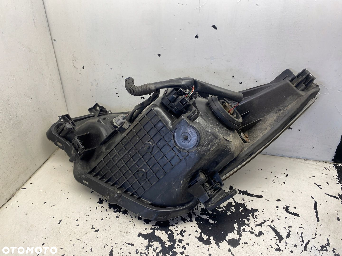TOYOTA VERSO S LAMPA PRAWY PRZÓD - 11