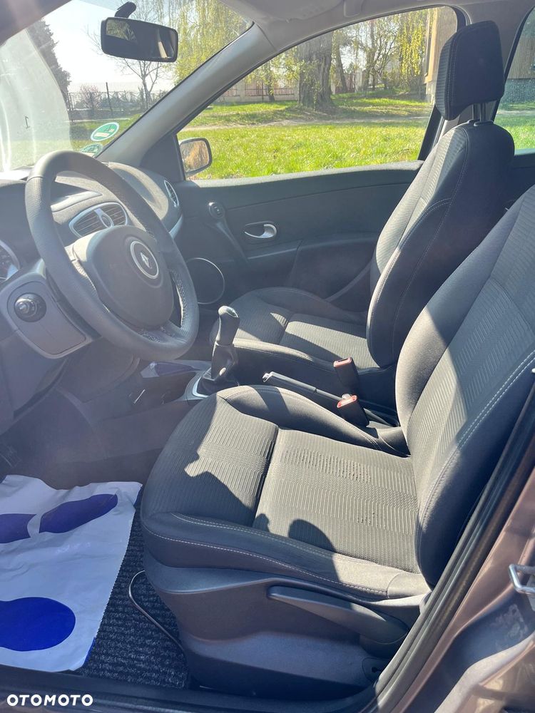 Renault Clio - 11