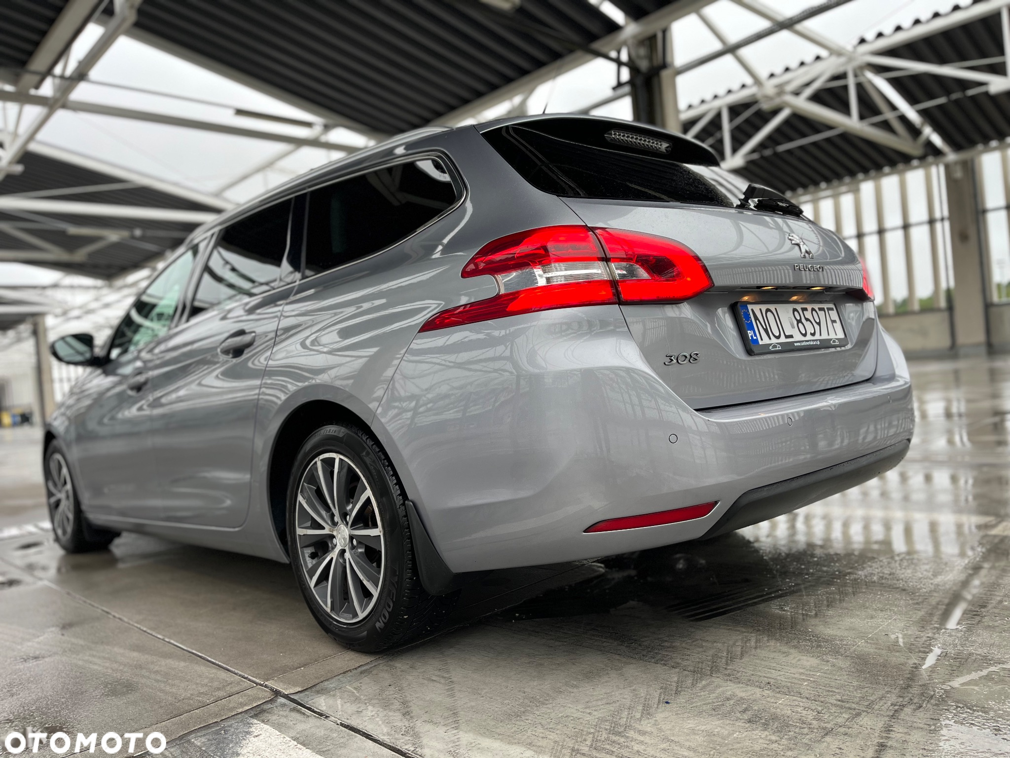 Peugeot 308 - 8