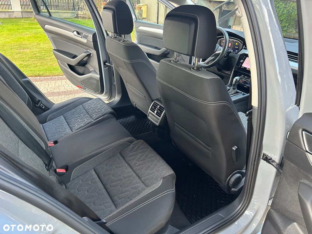 Volkswagen Passat - 33