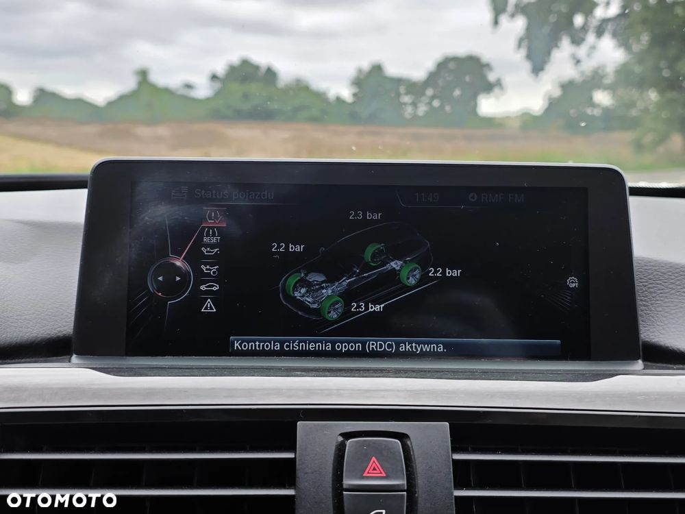 BMW Seria 3 320d Touring Luxury Line - 32