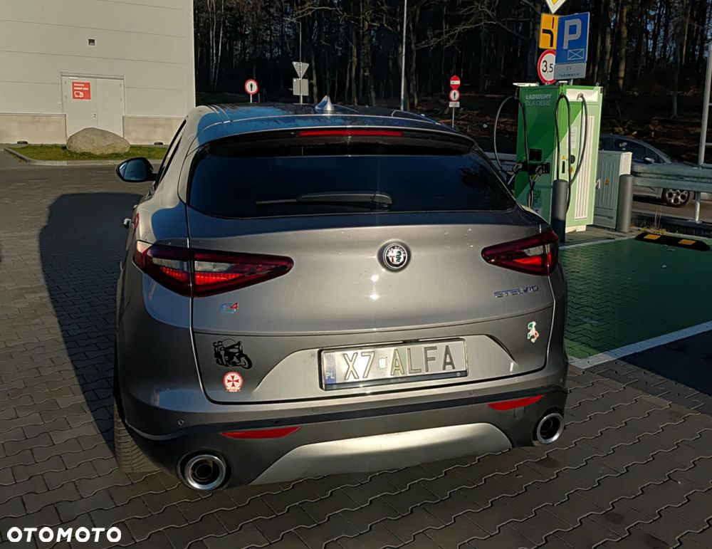 Alfa Romeo Stelvio - 4