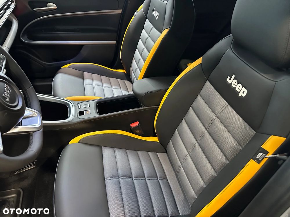 Jeep Avenger 1.2 T3 mHEV The North Face 4xe eDCT6 - 11