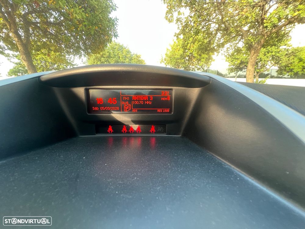 Peugeot 207 1.4 16V SE Sportium - 11