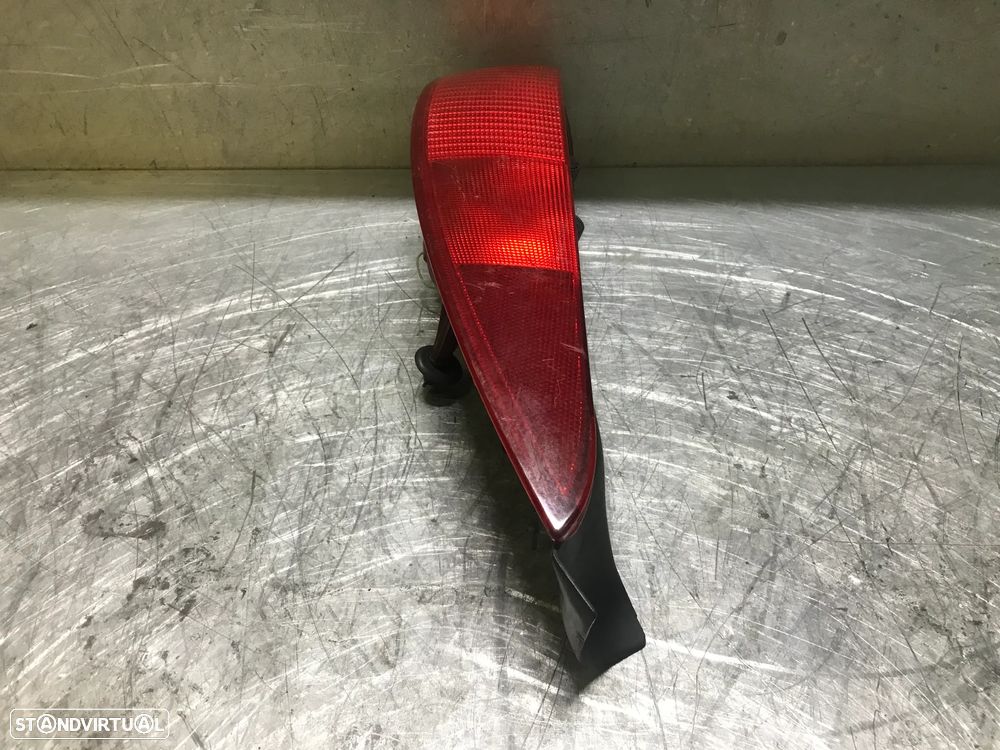 FAROLIM INFERIOR CITROEN C5 BREAK SW 01-08 - DIREITO - 3