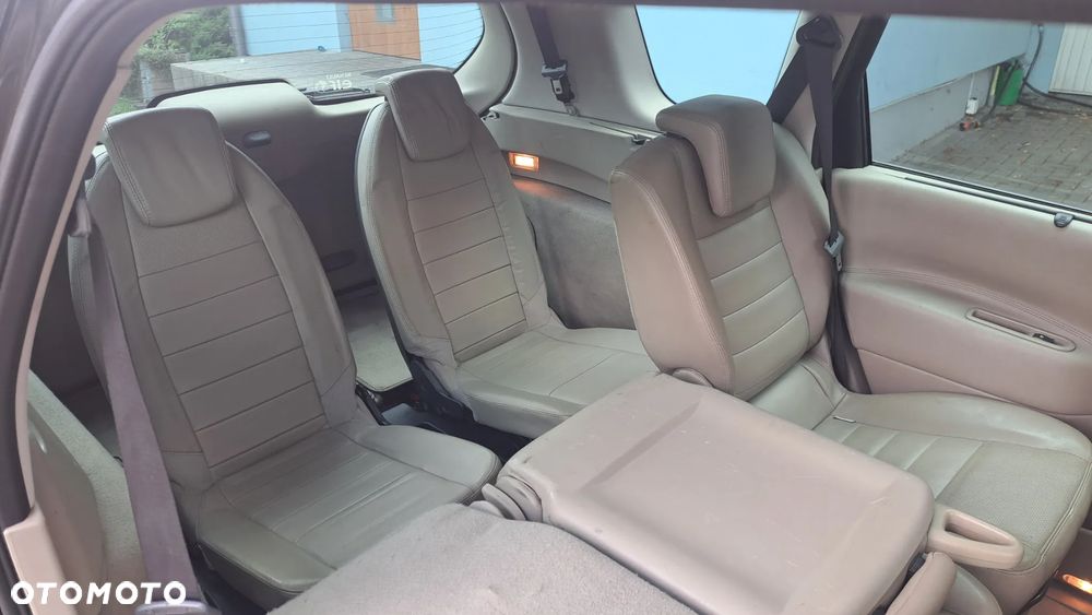 Renault Grand Scenic - 19