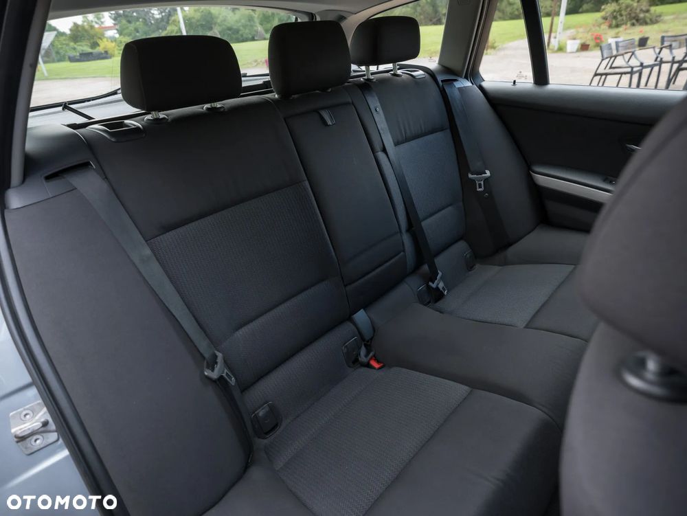 BMW Seria 3 318d DPF Touring - 32