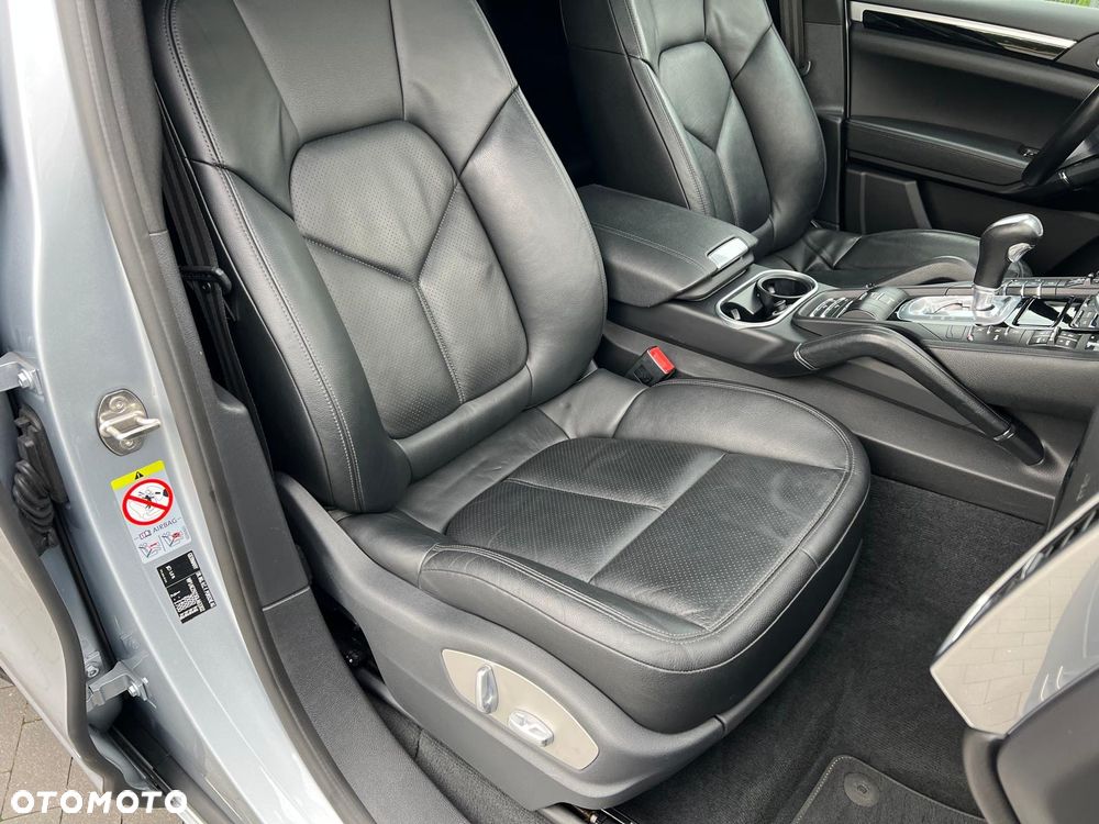 Porsche Cayenne - 22