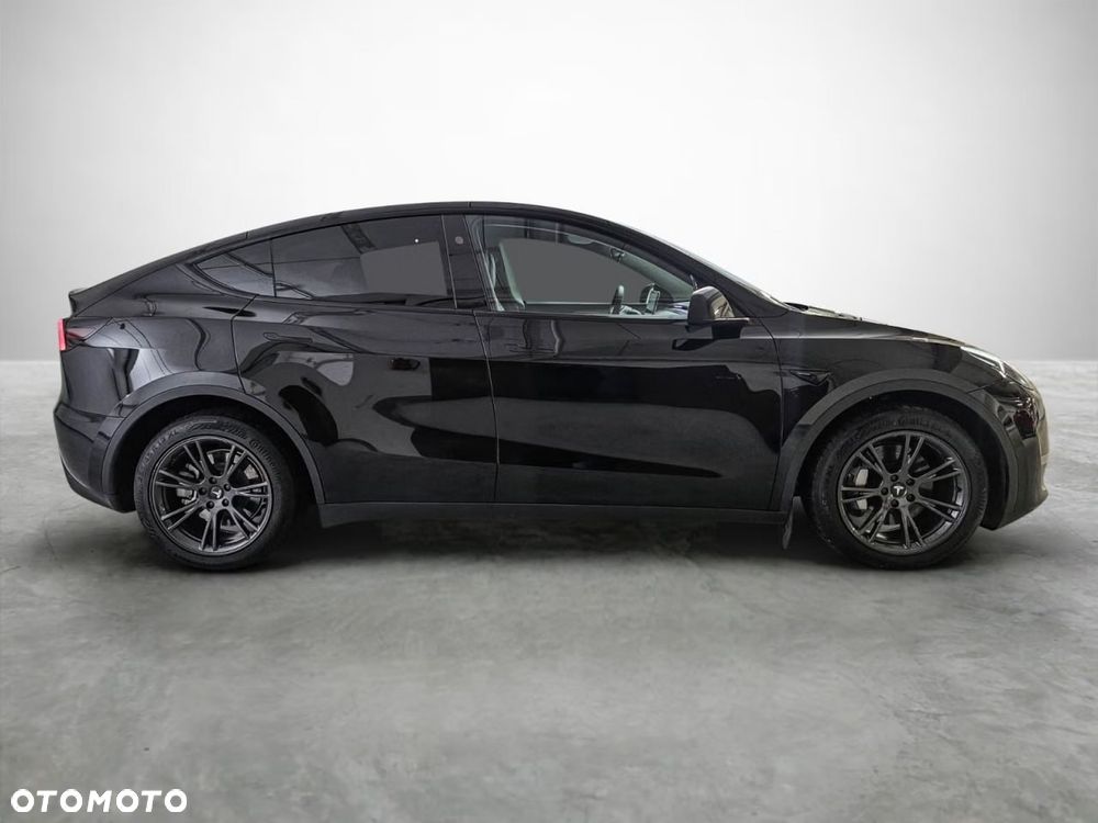 Tesla Model Y Long Range AWD - 2