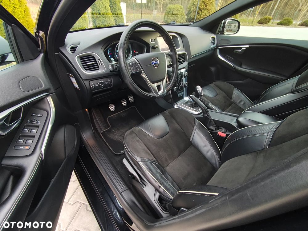 Volvo V40 D2 R Design - 12
