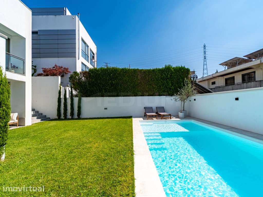 Moradia T4 piscina junto ao Parque dos Maninhos - Grande imagem: 3/29