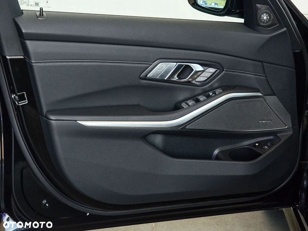 BMW Seria 3 330e xDrive M Sport sport - 16