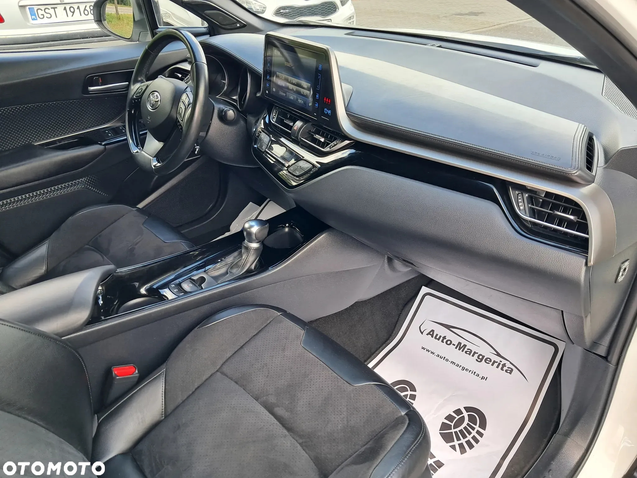 Toyota C-HR 1.8 Hybrid Neon Lime powered by JBL - 28