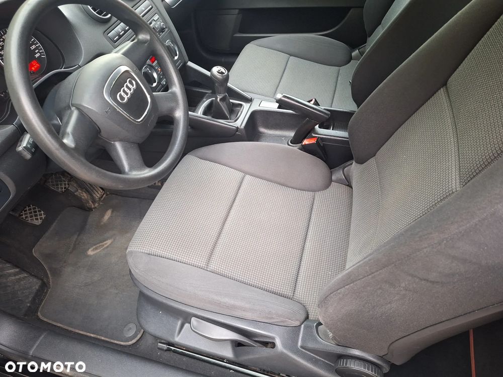 Audi A3 3-drzwiowe 1.6 Ambiente - 25