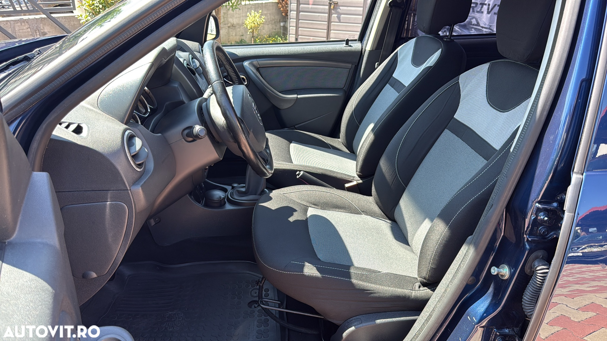 Dacia Duster 1.6 4x2 Laureate - 4