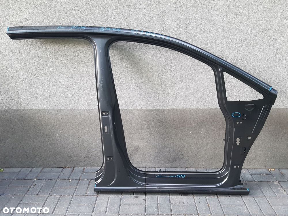 vw touran 15^ rama próg słupek bok 5ta809606a - 1