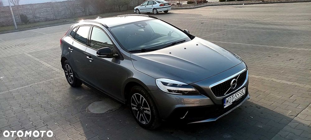 Volvo V40 Cross Country - 1