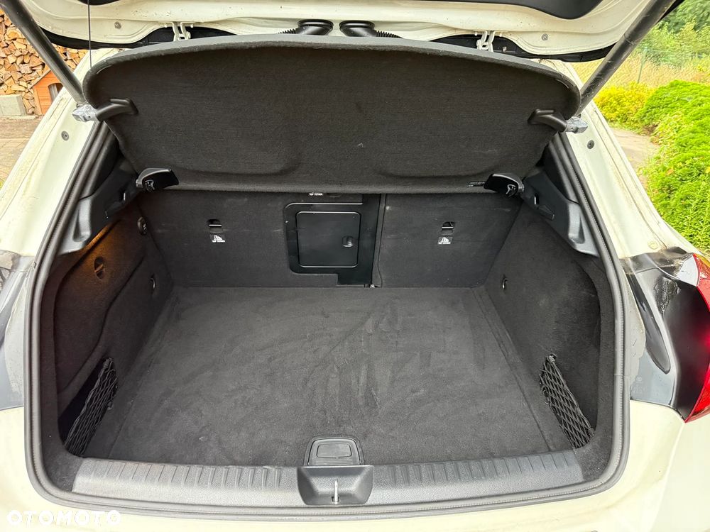 Mercedes-Benz GLA 250 4Matic 7G-DCT - 11