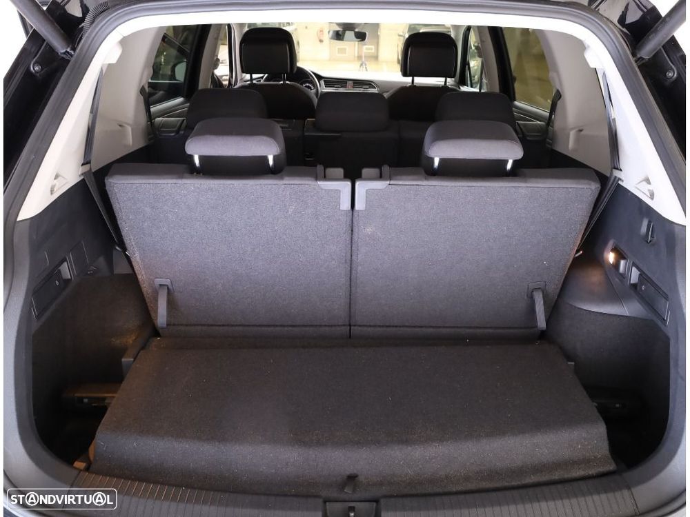 VW Tiguan Allspace 2.0 TDI Confortline DSG - 26