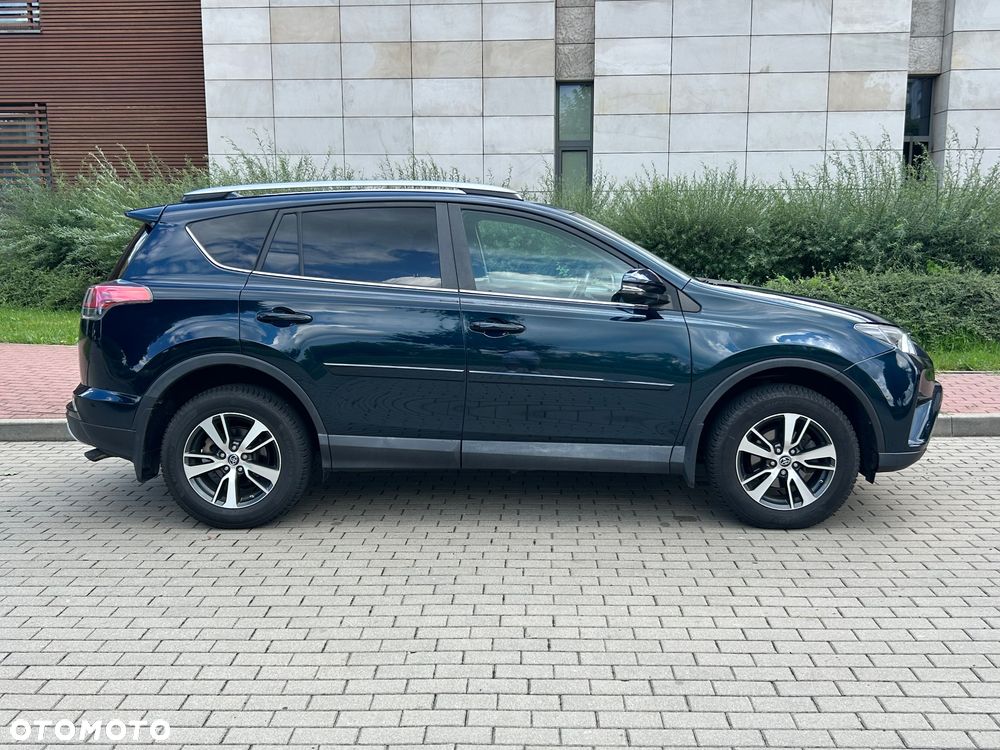 Toyota RAV4 2.5 XLE - 10