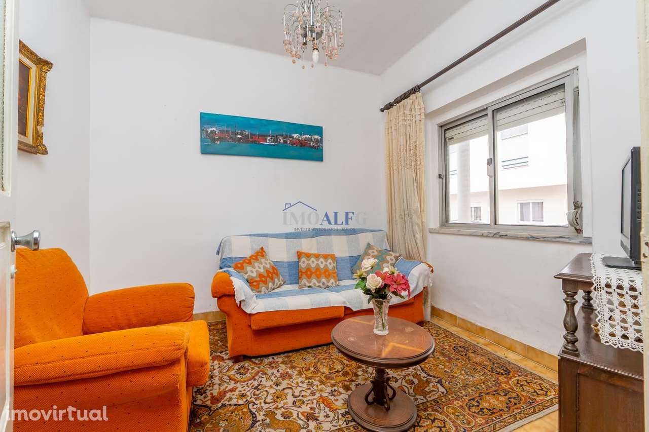 Moradia T2 com quintal no centro do Pinhal Novo, junto a transportes - Grande imagem: 5/27