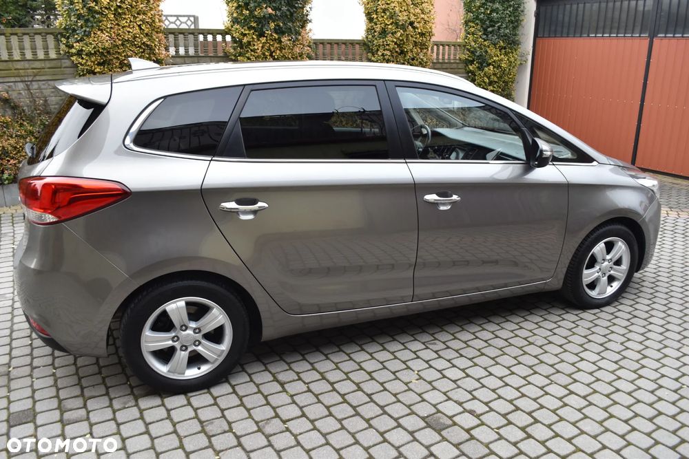 Kia Carens - 12