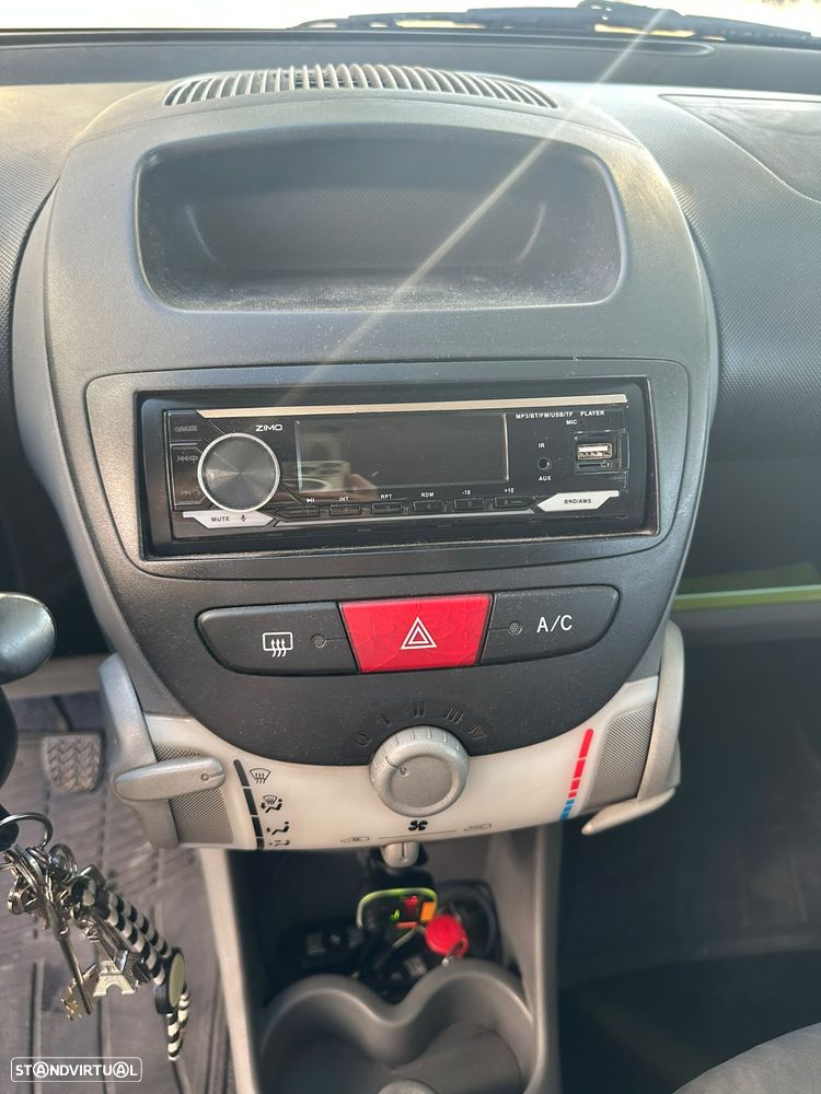 Peugeot 107 1.0 Urban - 10