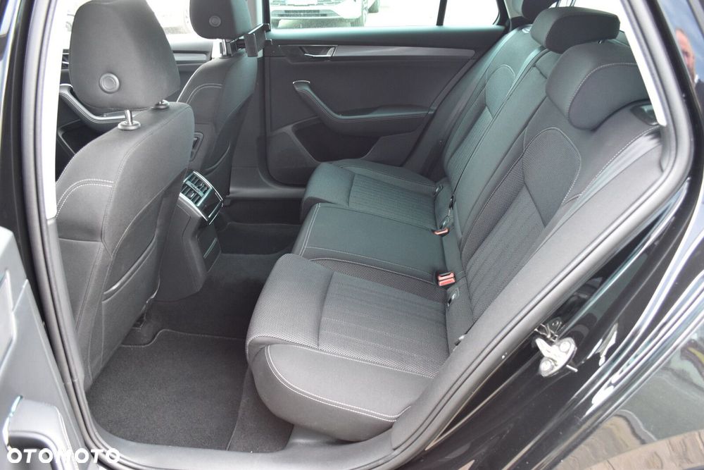 Skoda Superb 2.0 TDI SCR Style DSG - 30