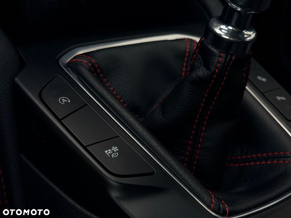 Ford Kuga 2.0 EcoBlue Hybrid ST-LINE - 22