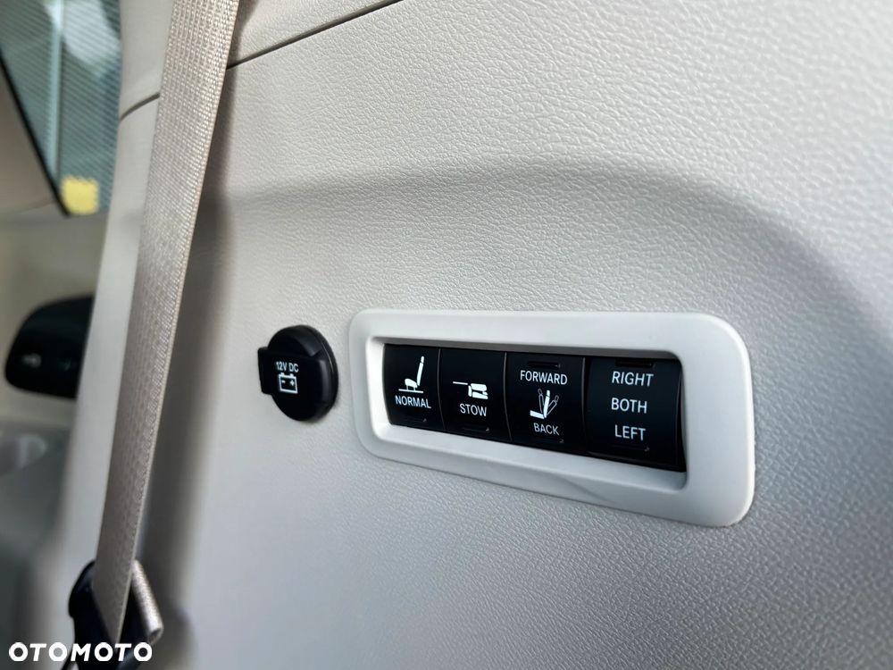 Chrysler Pacifica - 31