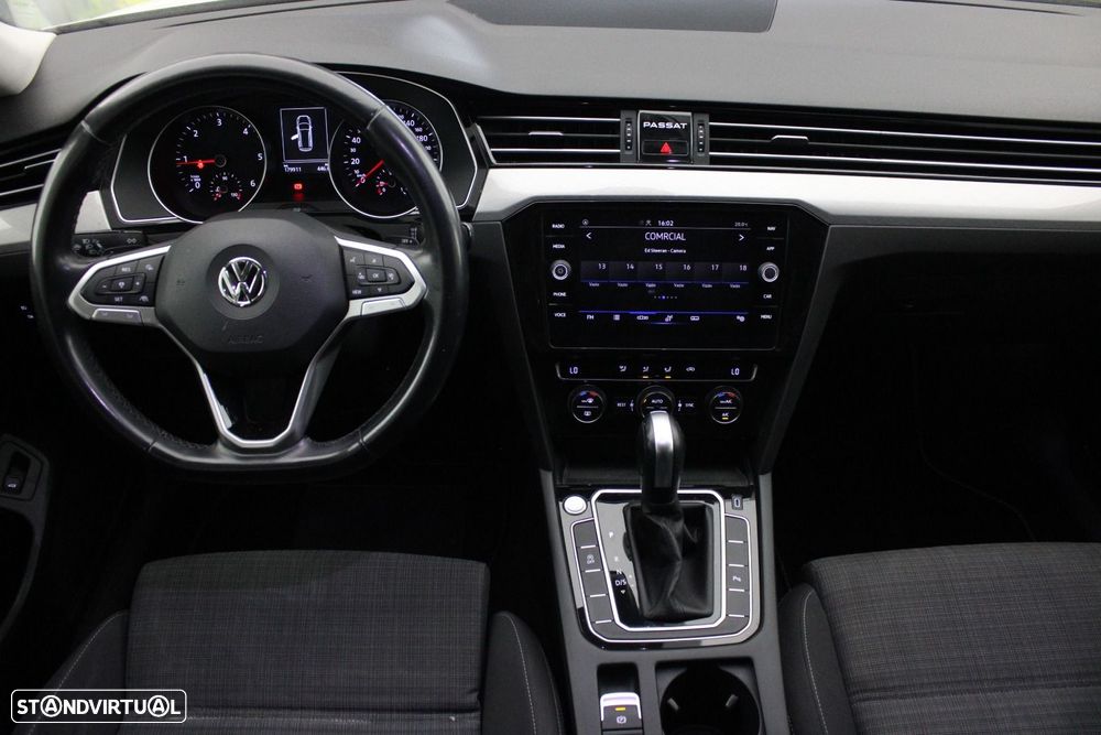 VW Passat Variant 2.0 TDI Business DSG - 9