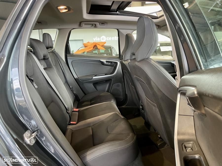 Volvo XC 60 2.0 D4 Momentum Geartronic - 25