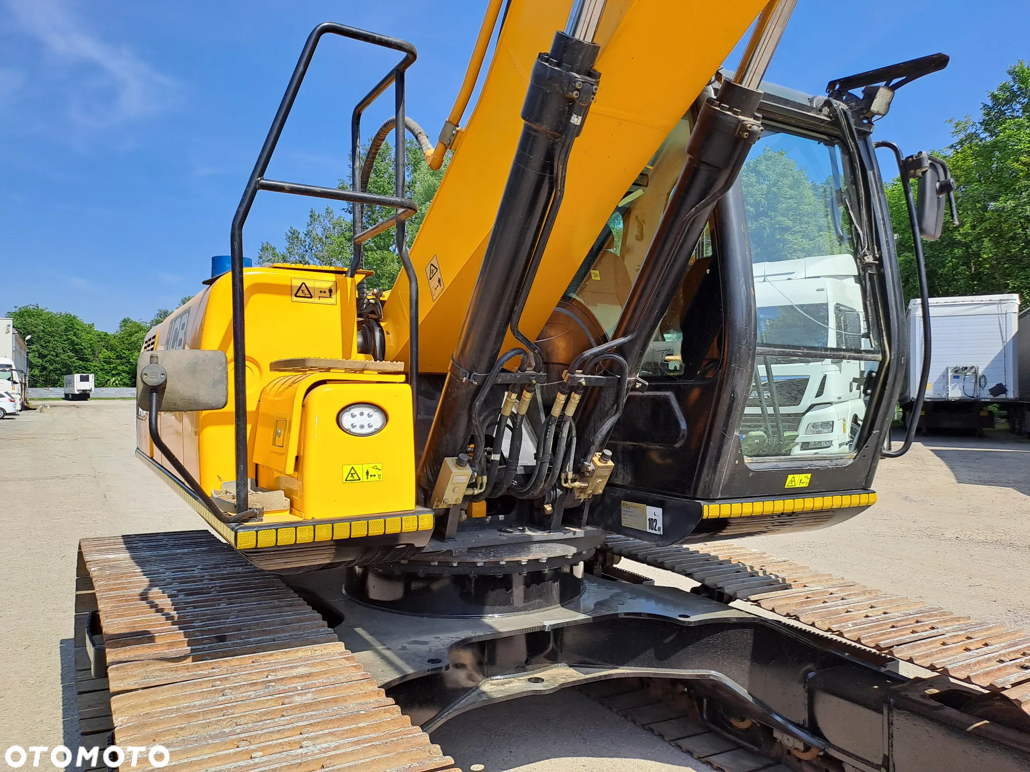 JCB JS 220 LC - 10