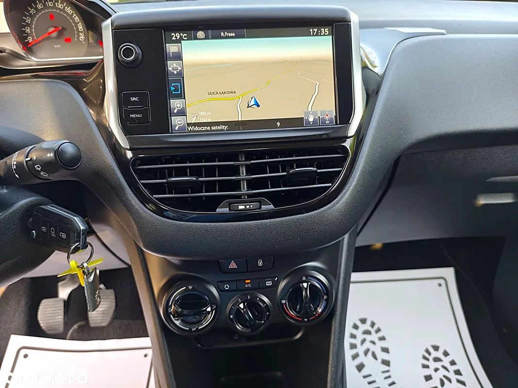 Peugeot 208 1.2 PureTech Style - 12