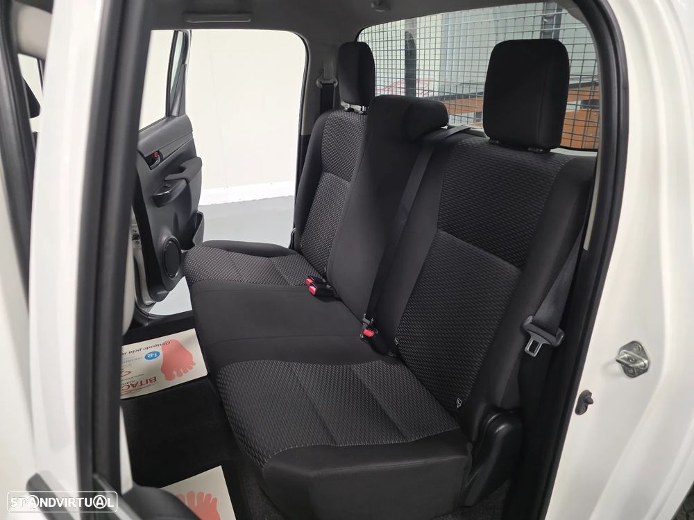 Toyota HILUX 2.4 D-4D 4WD CD CH - 35