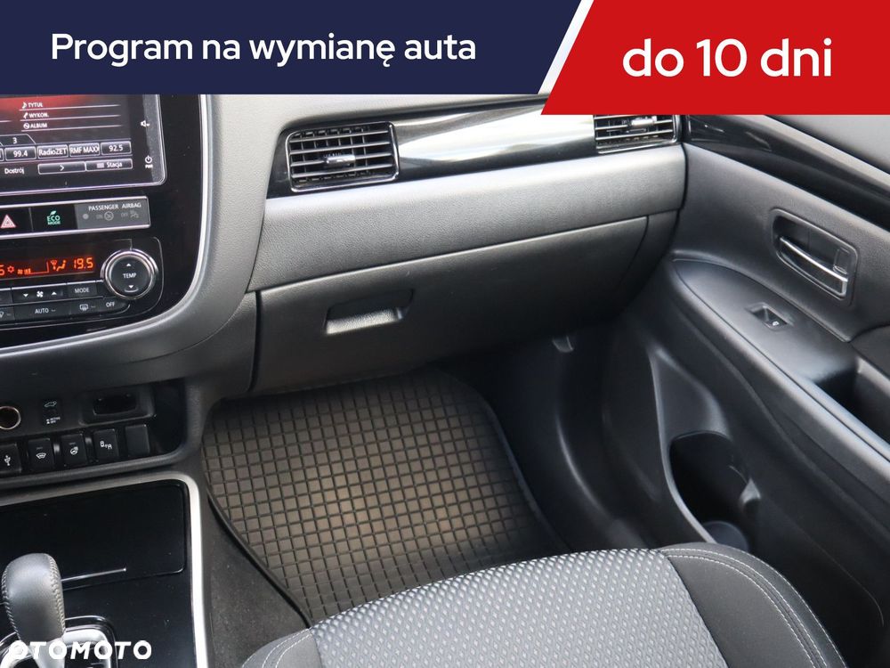 Mitsubishi Outlander - 10