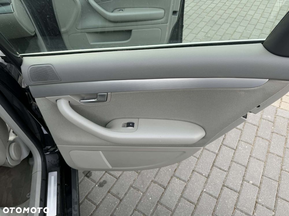 Audi A4 Limousine - 12