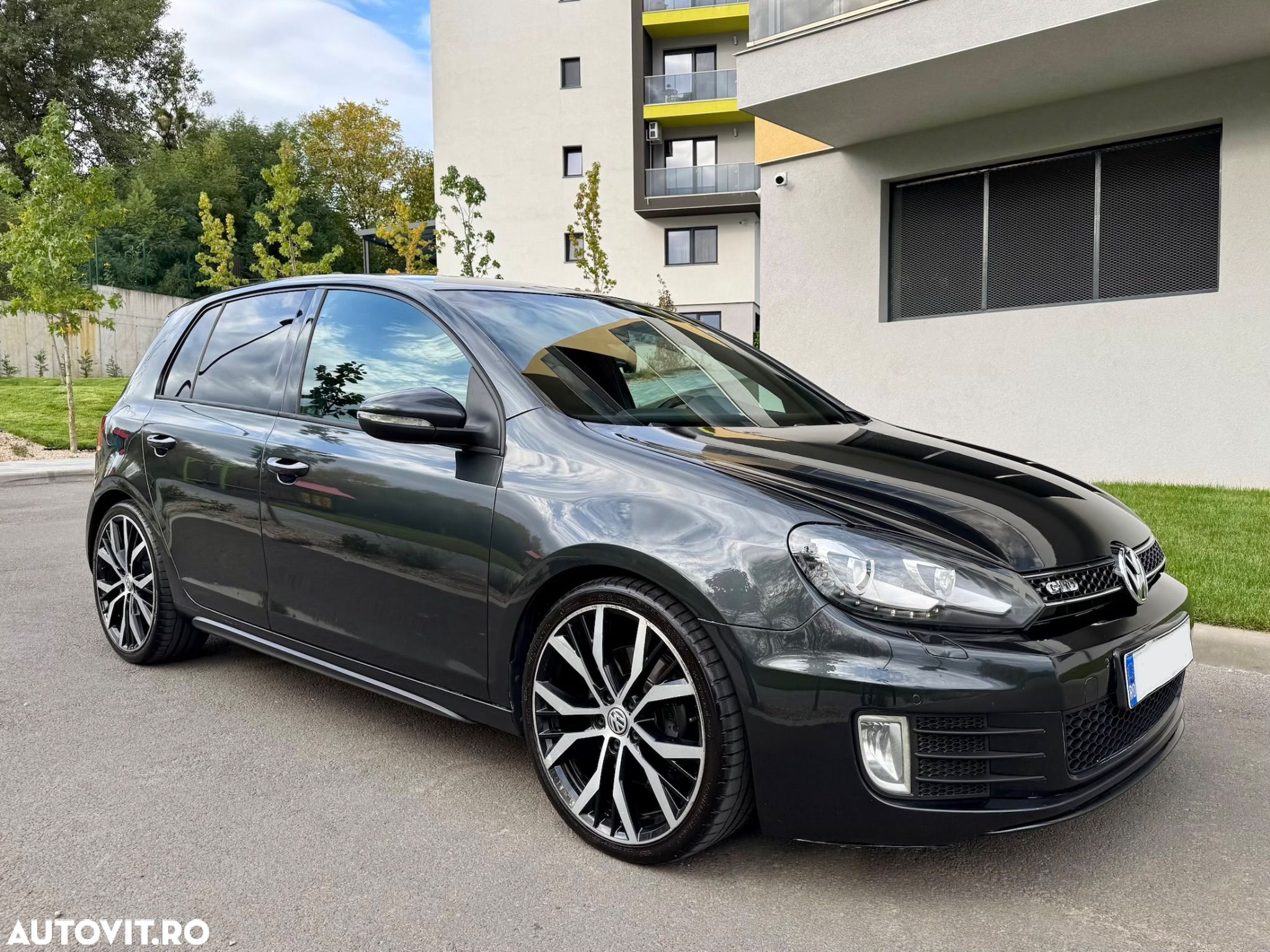 Volkswagen Golf 2.0 DPF GTD - 1