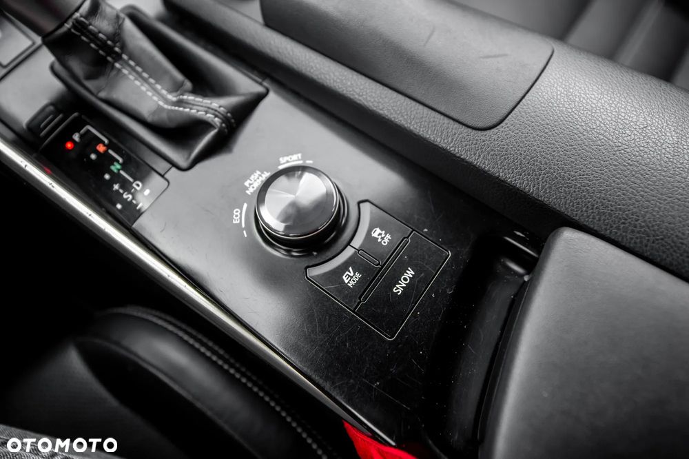 Lexus IS 300h Business Edition - 35