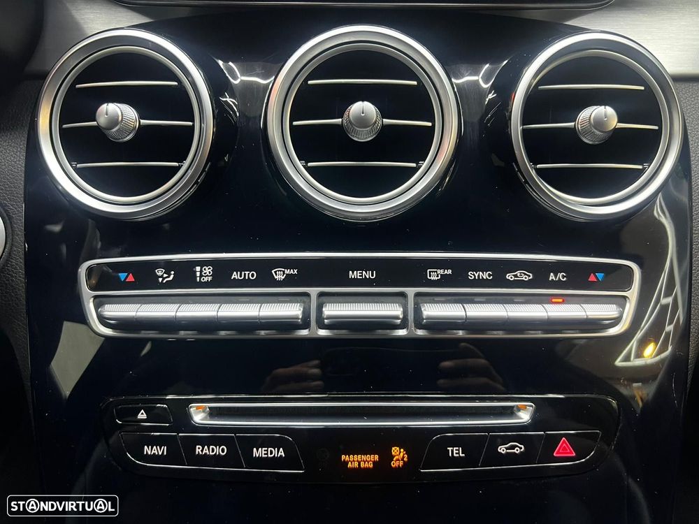 Mercedes-Benz C 300 BlueTEC Hybrid AMG Line - 39