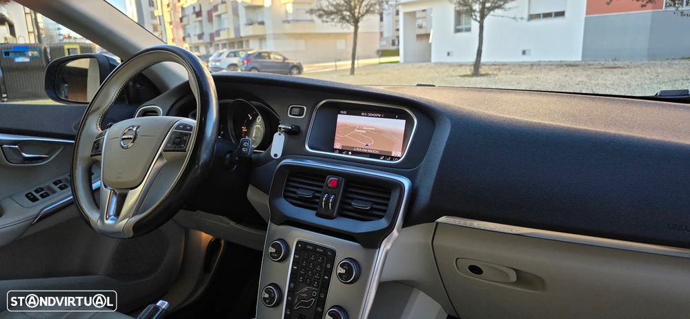 Volvo V40 Cross Country 2.0 D3 Summum - 14