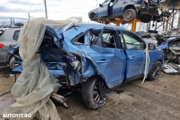 scaune fata spate bancheta scaune interior piele plafoniera spira volan timonerie kit pornire ambreaj volanta  Hyundai IX35 motor 2.0crdi D4HA dezmembrez - 4