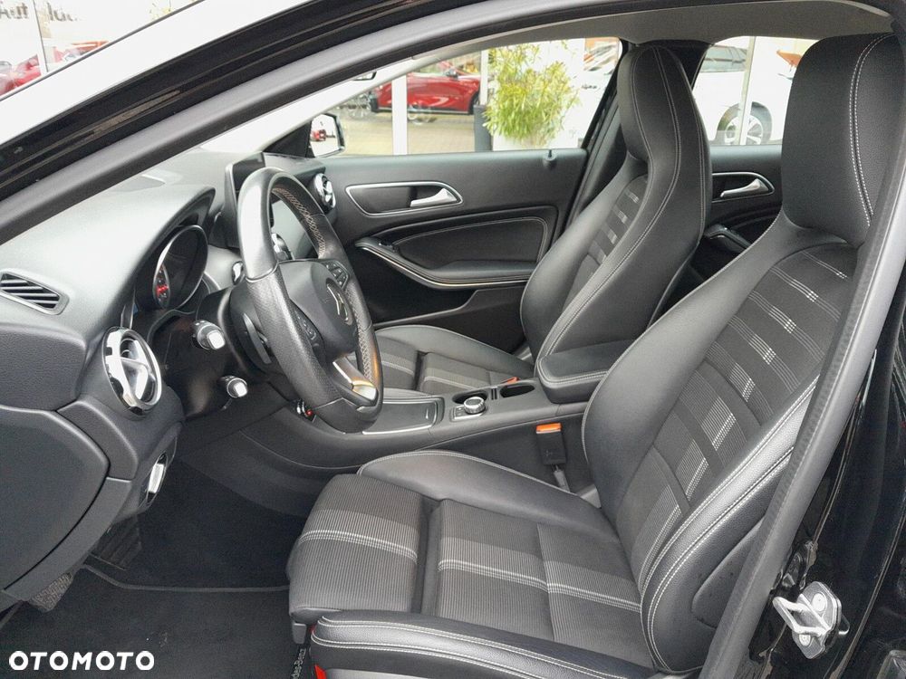 Mercedes-Benz GLA 200 7G-DCT Urban - 17