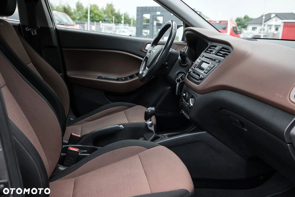 Hyundai i20 blue 1.2 Advantage+ - 32